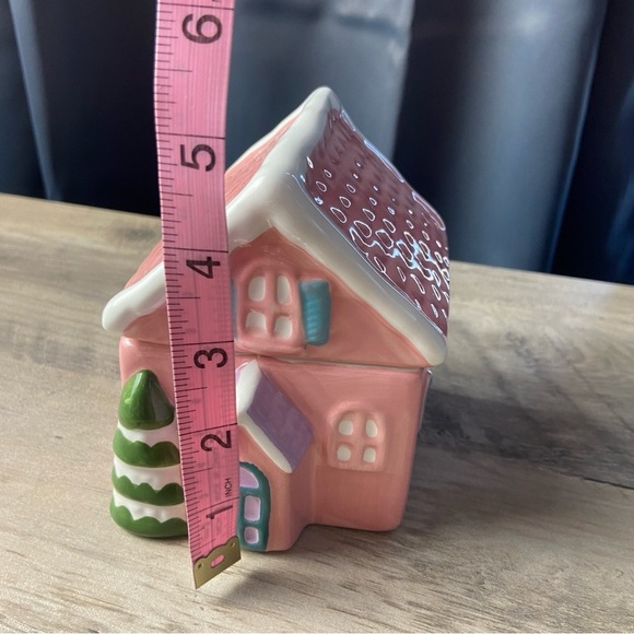 Adorable DW Home Pink Christmas Candle House Ceramic Decor Peppermint Popcorn - Picture 9 of 11